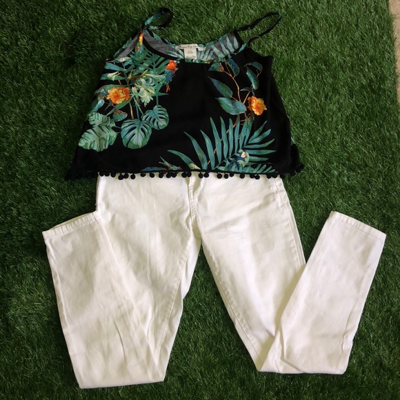 White pants - Picture 1 of 7